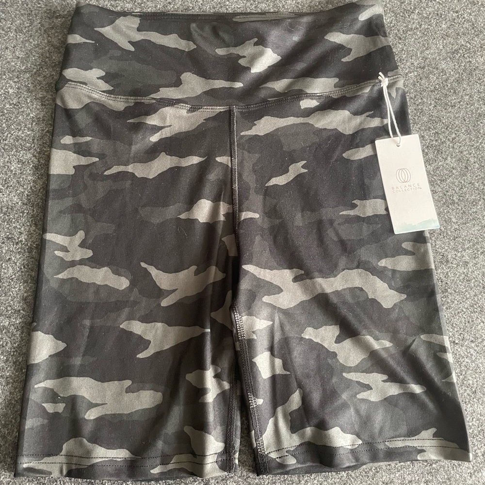 Balance collection biker shorts